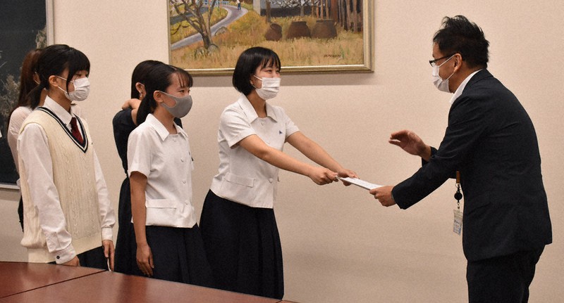 環境問題 高校生 未来への問い 気候非常事態宣言を Fff長崎 県議会に請願書 長崎 毎日新聞