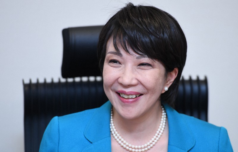 グループインタビューで記者の質問に答える高市早苗前総務相=衆院第1議員会館で2021年9月19日午後1時半、前田梨里子撮影