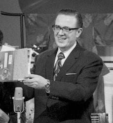 来日１００年・タタール人の軌跡：／4 青い目の日本人になって  毎日新聞