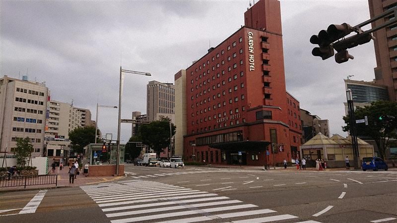 石川県内最高価格となった金沢駅前の金沢市本町2-16-16付近=金沢市内で、阿部弘賢撮影