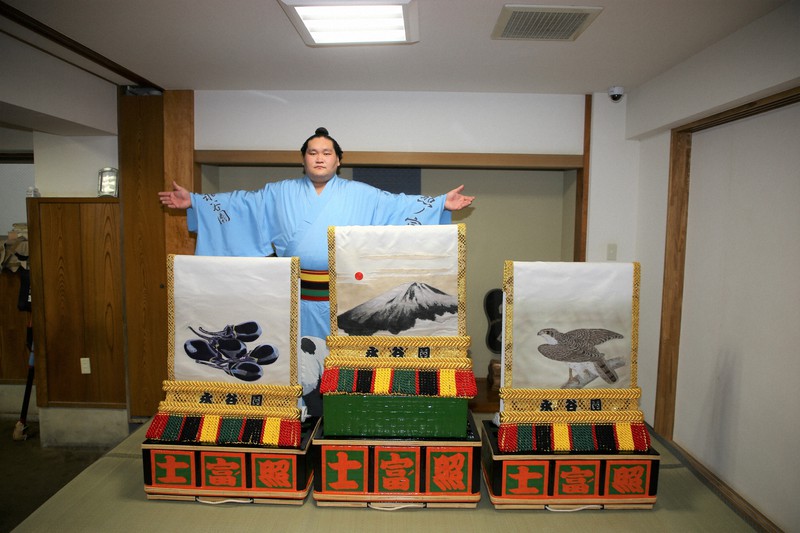 縁起がいい と話題 新横綱 照ノ富士の化粧まわしに込められた思い 毎日新聞