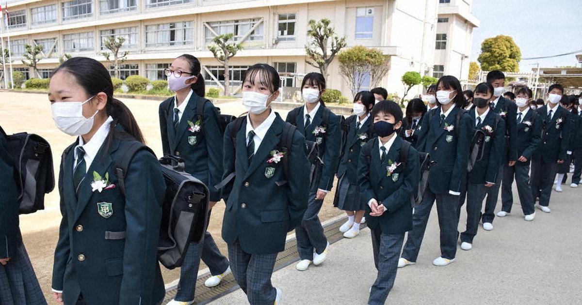 毎小ニュース:教育 スラックス制服 選べる高校4割強 | 毎日新聞 毎小ニュース:教育 スラックス制服 選べる高校4割強 | 毎日新聞