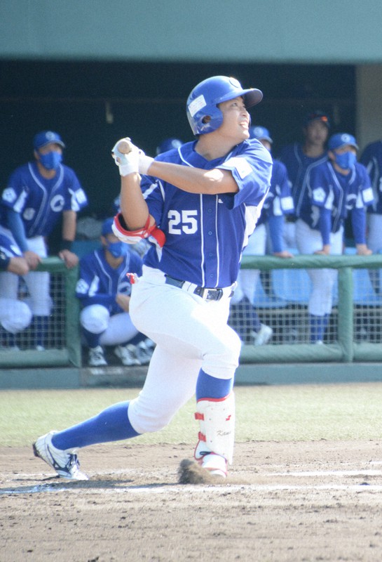 【日本製鉄東海REX-王子】一回裏王子1死二、三塁、神鳥が犠飛を決め先制=愛知県の岡崎市民球場で2021年9月23日午前10時11分、森野俊撮影