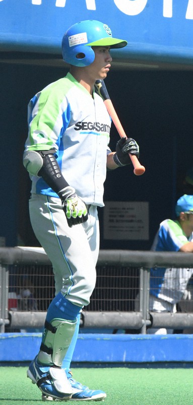 貴重な追加点につながるセーフティーバントを成功させたセガサミーの北川=大田スタジアムで2021年9月24日午前11時29分、川村咲平撮影