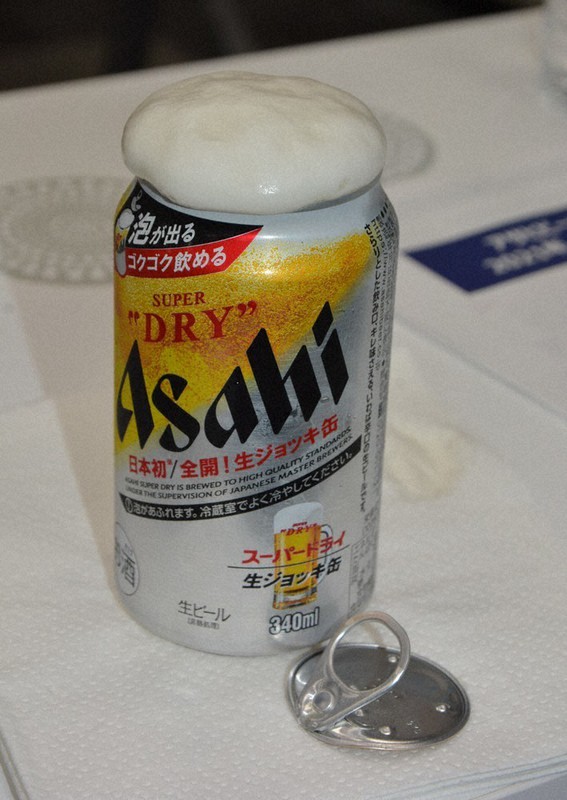アサヒビールの「スーパードライ 生ジョッキ缶」=中津川甫撮影