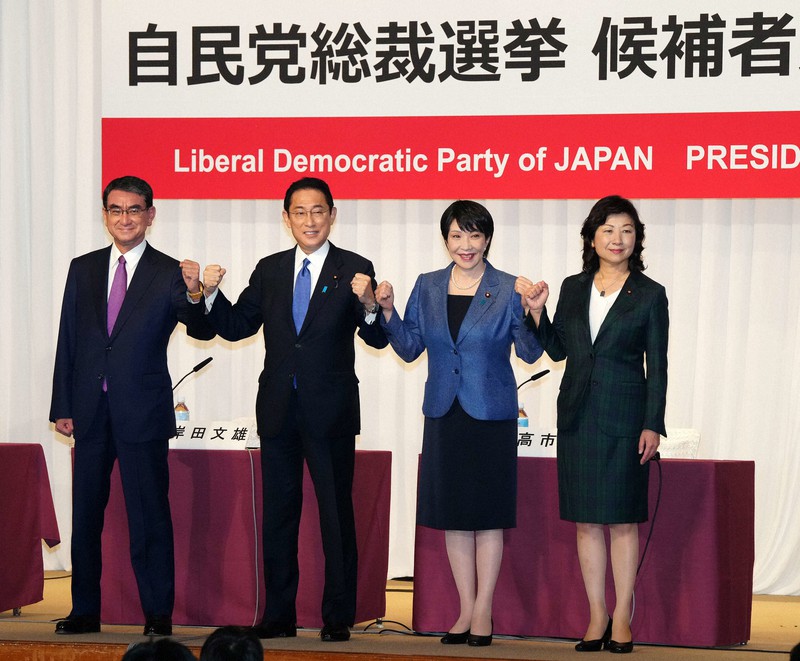 自民党総裁選に立候補した(左から)河野太郎行政改革担当相、岸田文雄前政調会長、高市早苗前総務相、野田聖子幹事長代行=東京都千代田区の同党本部で2021年9月17日(代表撮影)