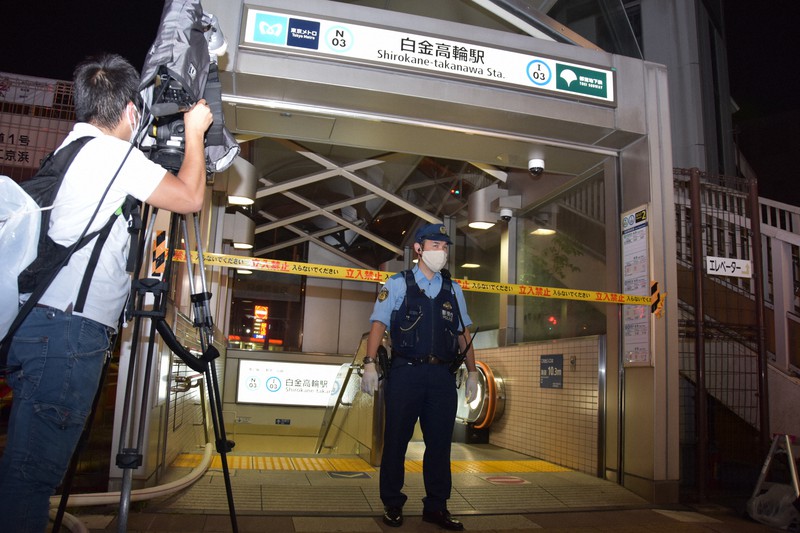 事件発生直後の東京メトロ白金高輪駅=東京都港区で2021年8月24日午後11時21分、木原真希撮影