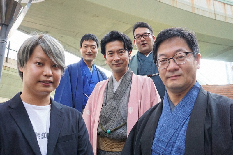 上方伝統文化・芸能の若手ユニット「霜乃会」のメンバー=大阪市北区で2021年8月2日、山下智子撮影