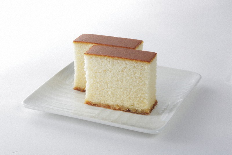 コラボ商品として誕生した白桃カステラ=福島県提供