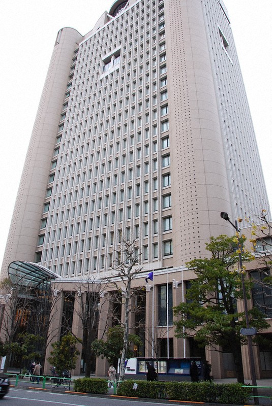 キャリア支援で進学校の進路指導教諭の評価が高い明治大。写真は同大学駿河台キャンパスリバティタワー=東京都千代田区で、本橋和夫撮影