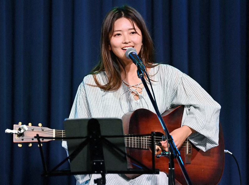 シンガー・ソングライターのMiyuuさん=西夏生撮影
