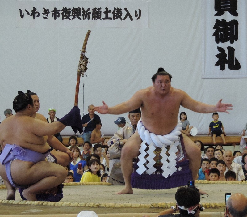 私の見た白鵬／3 誕生日に大震災 被災地支援で見せた綱の責任 | 毎日新聞