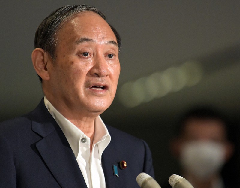 記者団の質問に答える菅義偉首相=首相官邸で2021年9月27日午後6時56分、竹内幹撮影