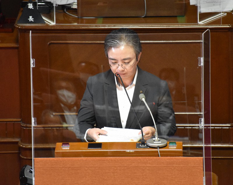 再審無罪を巡る訴訟対応について、滋賀県議会で謝罪する滝沢依子県警本部長=大津市で2021年9月28日午前10時39分、諸隈美紗稀撮影