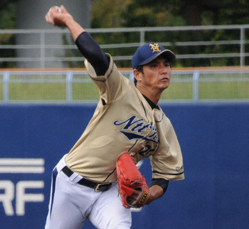 【日本製鉄広畑-NTT西日本】5安打完封勝利を飾ったNTT西日本の浜崎=大阪シティ信用金庫スタジアムで2021年9月28日午前9時57分、木村敦彦撮影