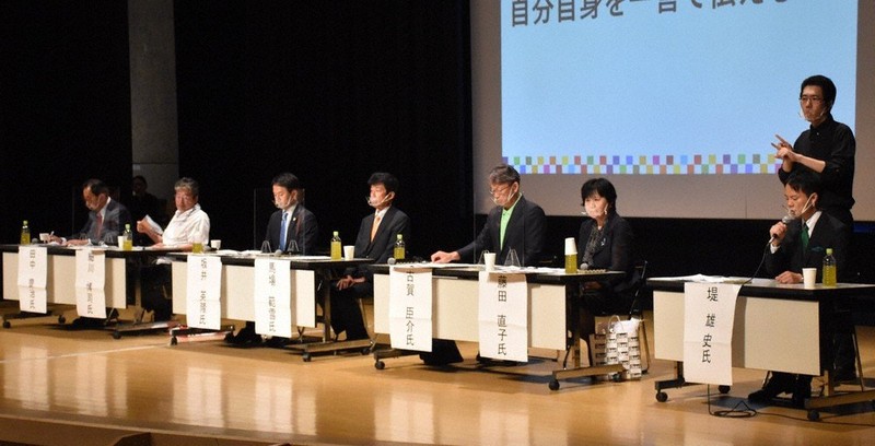 七つのテーマで議論した佐賀市長選の立候補予定者討論会