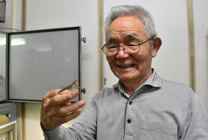 弘前大・安藤名誉教授、カマキリ研究の本出版 生態の面白さ存分に