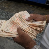 ベネズエラ 通貨切り下げ、100万分の1に ハイパーインフレ対応 [写真