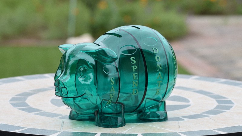 米国生まれの「四つのお金の入り口」がある豚の貯金箱