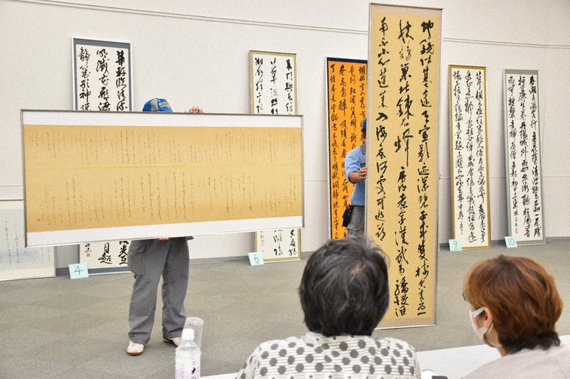 県展 作品審査始まる 書部門最優秀賞 西本さん 和歌山 毎日新聞
