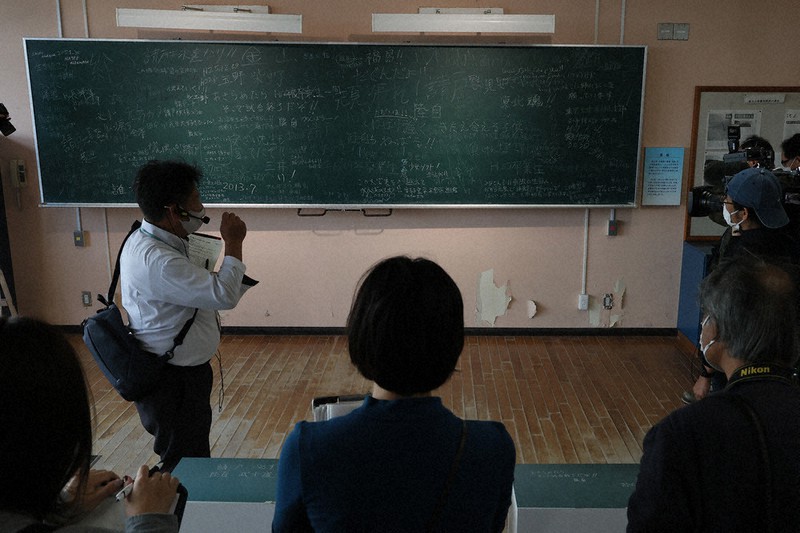 報道陣に公開された震災遺構・請戸小の2階の教室=福島県浪江町で2021年10月7日、和田大典撮影