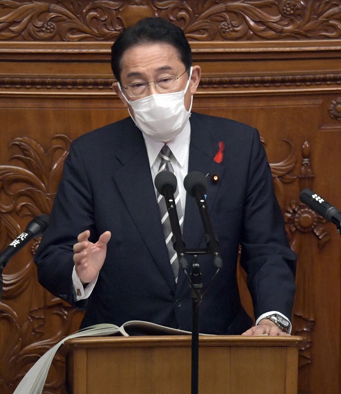 衆院本会議で所信表明演説をする岸田文雄首相=国会内で2021年10月8日午後2時24分、竹内幹撮影