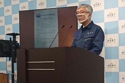 東京都と埼玉県で震度5強を観測した地震を受け記者会見をする束田進也・気象庁地震津波監視課長。今後、約1週間は同程度の地震に注意するよう呼びかけた＝東京都港区の気象庁で2021年10月8日、岡田英撮影
