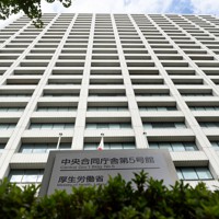 厚生労働省が入る中央合同庁舎第5号館＝東京・霞が関で2015年10月14日午前9時6分、竹内紀臣撮影