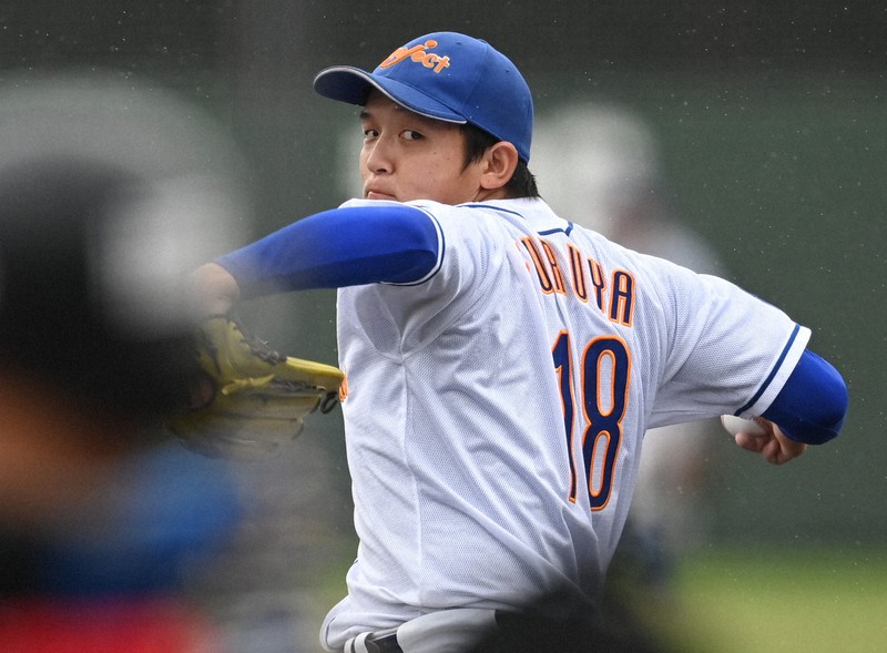 都市対抗野球東海2次予選・東邦ガス戦で力投するジェイプロジェクトの先発・古屋悠翔=愛知県岡崎市の岡崎市民球場で2021年9月30日午後1時36分、兵藤公治撮影
