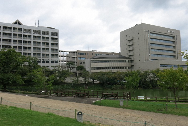 「面倒見が良い」「就職に力を入れている」などの項目で進路指導教諭の評価が高い福岡工業大=福岡市東区