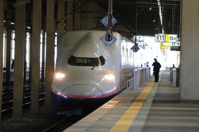 2階建て新幹線のE4系Max=燕三条駅で