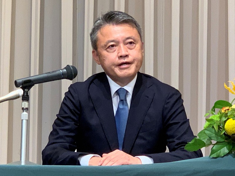 記者会見で衆院選への不出馬を表明した古本伸一郎前衆院議員=愛知県豊田市で2021年10月14日午後6時5分、酒井志帆撮影