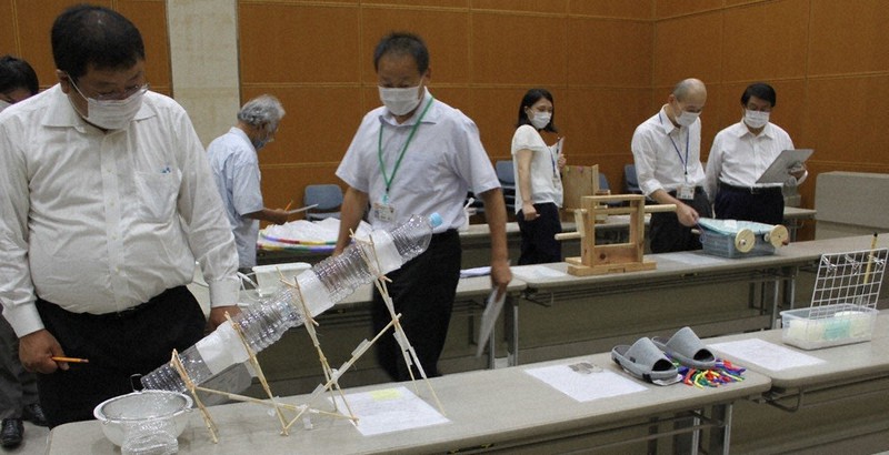 県発明工夫展 小中生 時代読み考案 特賞など決まる 愛媛 毎日新聞