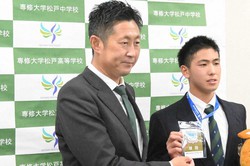 Dena5位高校生no 1サイド右腕 深沢ここが凄い 担当 吉見祐治スカウトが評価したポイント スポニチ