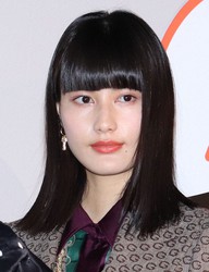 橋本愛 黒縁メガネの自撮りショット 大人なアラレちゃん 可愛い過ぎる の声 スポニチ 橋本愛 黒縁メガネの自撮りショット 大人なアラレちゃん 可愛い過ぎる の声 スポニチ