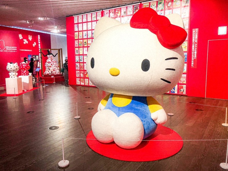 「サンリオ展」に飾られているハローキティの巨大オブジェ