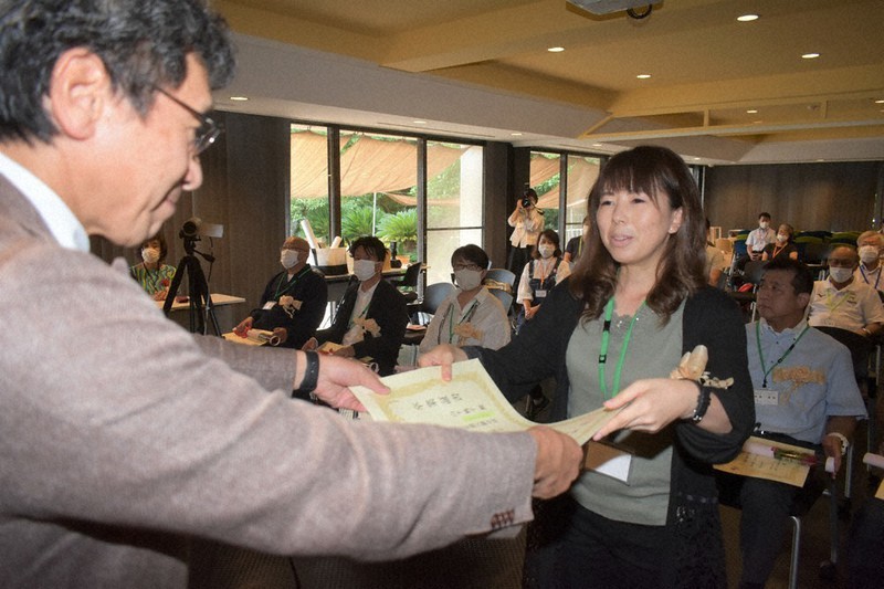 卒業証書が授与された「くちくまの熱中小学校」の卒業式=和歌山県白浜町で、竹内之浩撮影