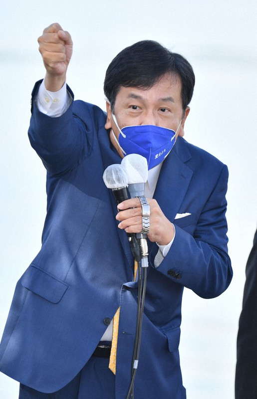 衆院選の公示日を迎え、第一声を上げる立憲・枝野幸男代表=松江市で2021年10月19日午前9時37分、木葉健二撮影