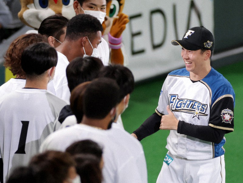 毎小ニュース：スポーツ 「持っているのは仲間」斎藤投手が引退試合