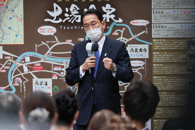 演説する自民党の岸田文雄総裁=福島市で2021年10月19日午前10時35分、和田大典撮影