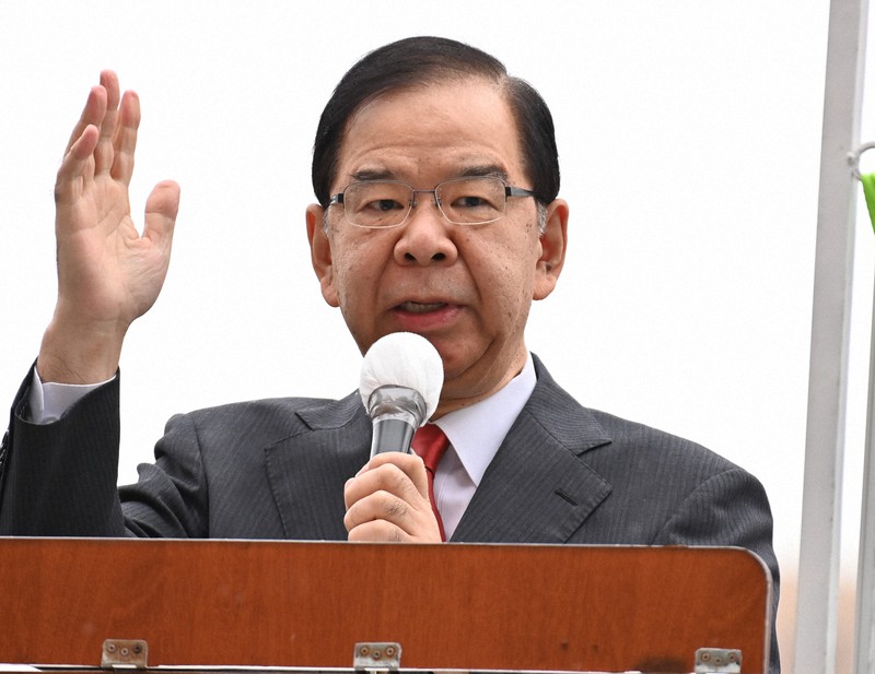 衆院選が公示され街頭演説する共産党の志位和夫委員長=東京都新宿区で2021年10月19日午前10時5分、宮間俊樹撮影