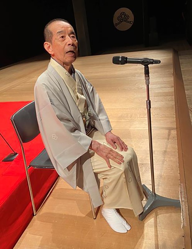 骨折から復帰した「博多座」で講演前の林家木久扇さん(今年7月) ©TOYOTA-ART