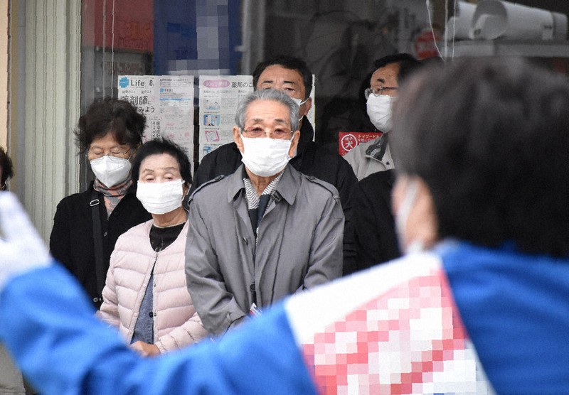候補者の演説を聞く有権者ら(画像の一部を加工しています)=千葉県内で