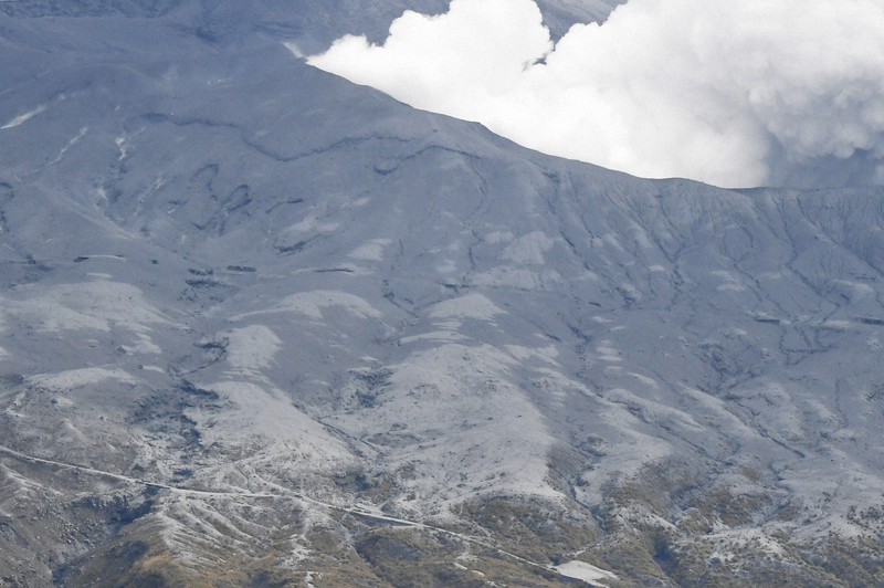 噴火の阿蘇山・中岳周辺に登山者情報 消防庁、4人の下山確認  毎日新聞
