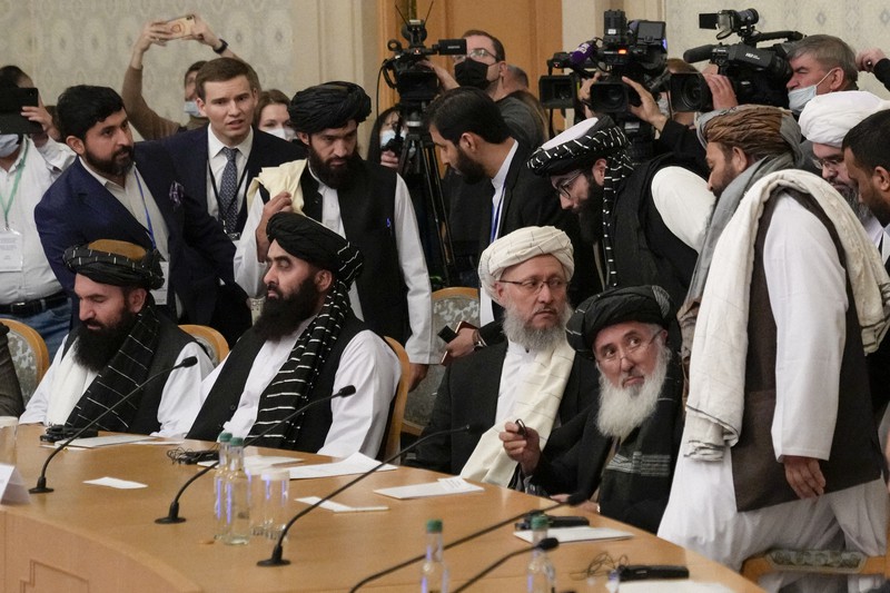 アフガニスタン情勢を議論する国際会合に出席したタリバン暫定政権の代表団=モスクワで2021年10月20日、AP