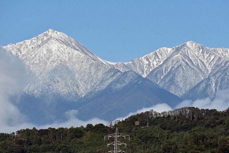 常念岳うっすら雪化粧 北ア南部も冬へ 長野 毎日新聞 常念岳うっすら雪化粧 北ア南部も冬へ 長野 毎日新聞