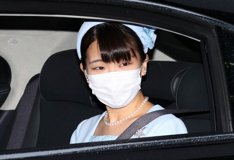 天皇、皇后両陛下に結婚のあいさつをするため皇居に入られる秋篠宮家の長女眞子さま=皇居・半蔵門で2021年10月22日午後4時24分(代表撮影)