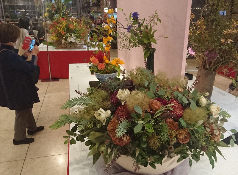 秋の花 華やかに ミッドランドで花道展 名古屋 愛知 毎日新聞 秋の花 華やかに ミッドランドで花道展 名古屋 愛知 毎日新聞