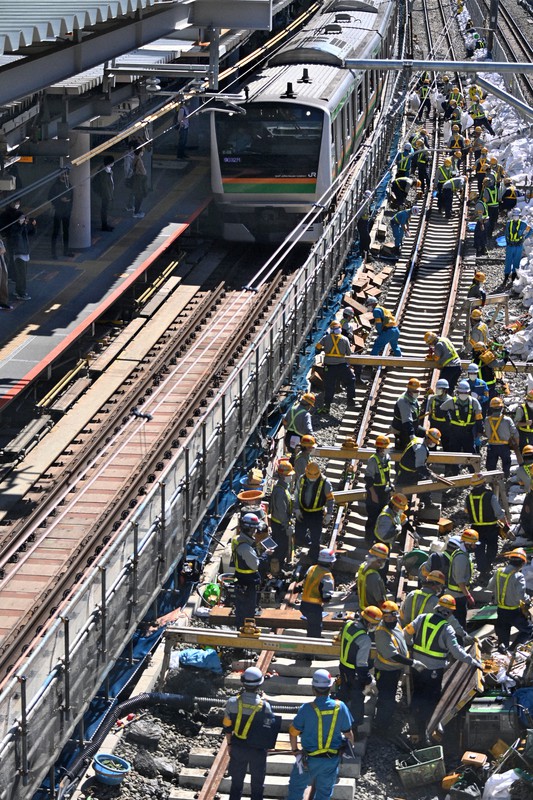 渋谷駅の切り替え工事公開 Jr東 山手線内回りのホーム拡幅 毎日新聞