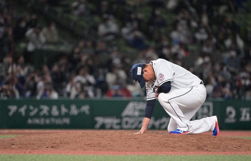 ミズノプロ　軟式投手用　松坂大輔引退試合　シルバー/ネイビー Yahoo!オークション - ミズノプロ 投手用 松坂大輔 波賀工場 日本製 硬